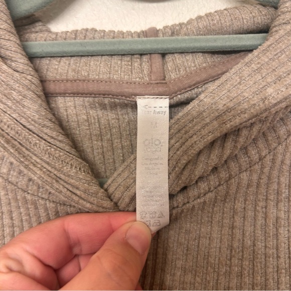 ALO Yoga Muse Hoodie Ribbed Sweatshirt Cropped Gravel Heather Women’s Size M - Picture 4 of 5